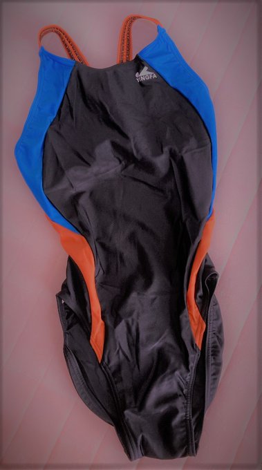 資料用の水着届いた... 