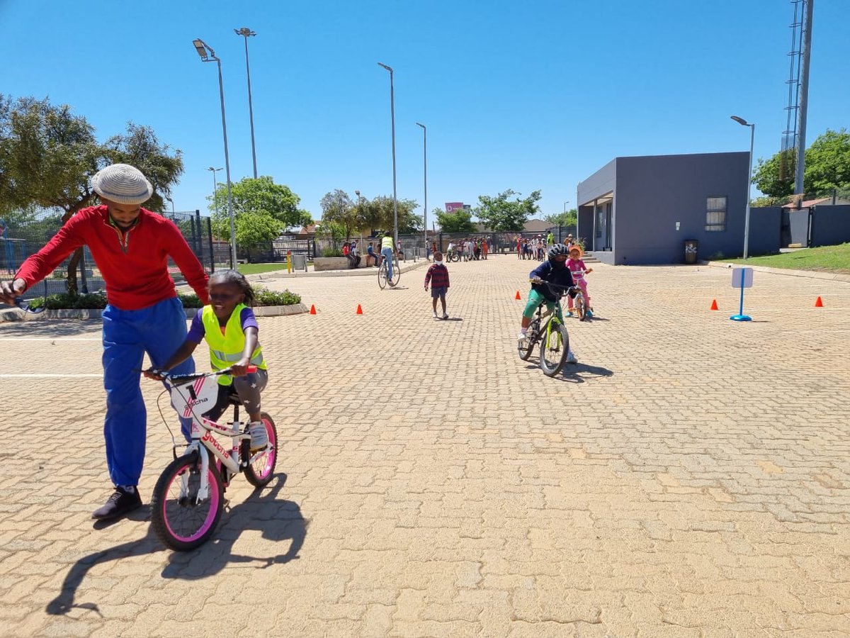 book_ibhoni's tweet photo. #LearnToRide a bicycle programme. As we continue getting more people on bicycles.
#TransportMonth
----
#SowetoBicycleNetwork #TALKLandscapes #BikEatsSoweto #BookIbhoni #LearnToRide #BicycleLessons #CyclingLessons #Cycling #Bicycles #Soweto https://t.co/2IT0QIGdun