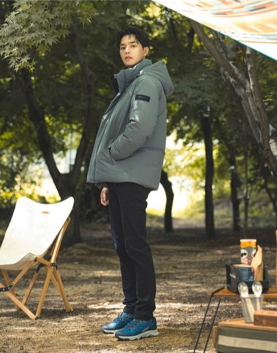 HanSoHeeNation's tweet photo. "He's so tall and handsome as hell"
Song Kang for Merrell Korea 😍🤩🥰
#SongKang #MerrellKorea https://t.co/tb78AEpM1r