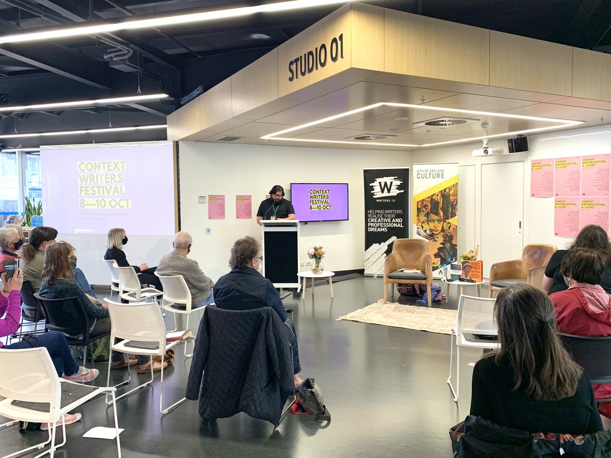 writerssainc's tweet photo. “Keep reading, writing, creating and questioning — and push back.” @GuerreraDominic wraps up the #ContextFest21 weekend — thanks for following along 📚 https://t.co/Mlv4PV9qAO