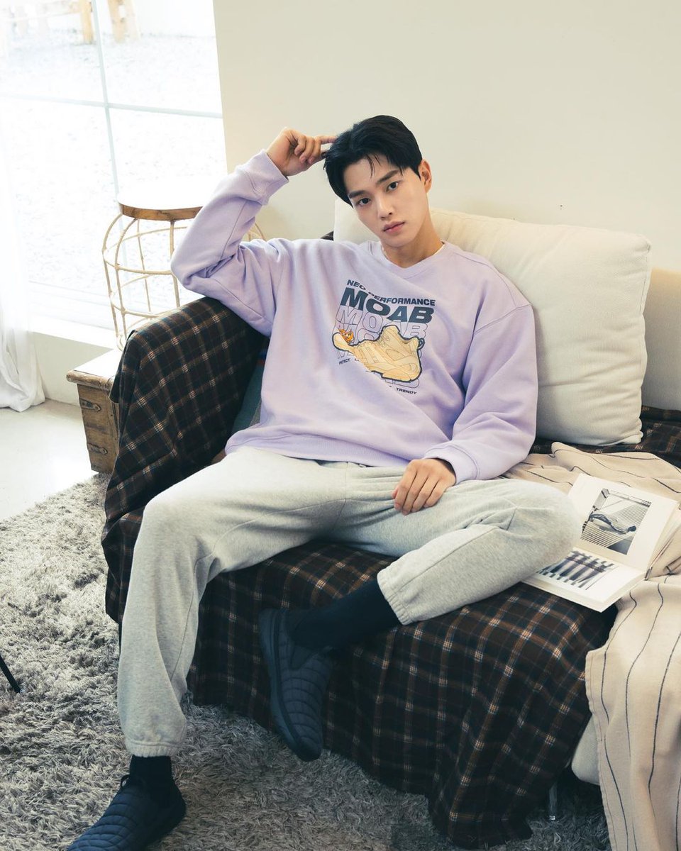 HanSoHeeNation's tweet photo. Song Kang wearing he's favorite color now, Purple 🤩💜🦋
#SongKang #MerrellKorea https://t.co/FCwulmTQFb