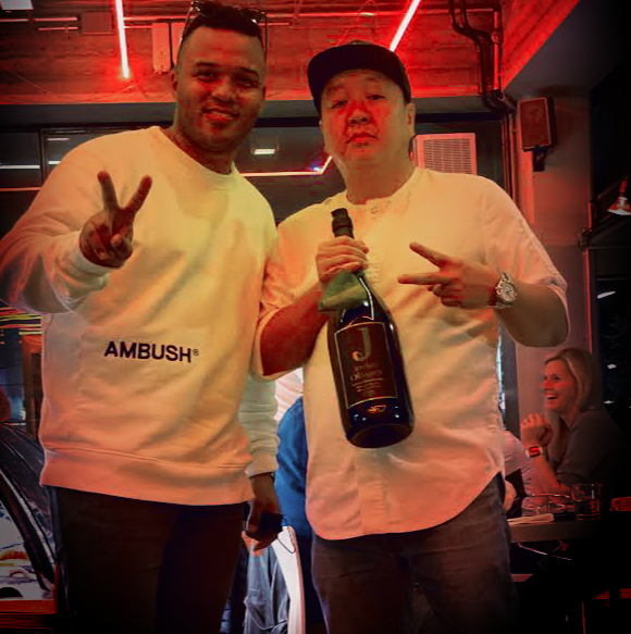 jordanoliveoil's tweet photo. The Duc Ngo in Berlin setzt auf gutes Jordan Olivenöl #funkyfish #jordanolivenoel  #bigbottle https://t.co/uifLLpl5fC