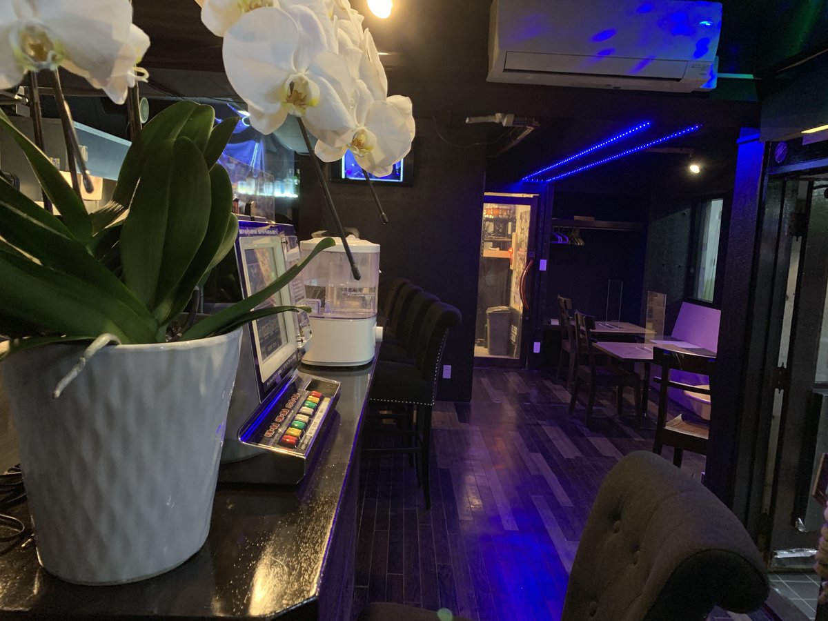 09well's tweet photo. 【拡散願】
11月1日(月)から八王子Match Vox,RIPS裏のスタジオの一角にある飲食店、club22が新体制になります！現店長が辞めて俺が直接運営していく予定です！

色々な可能性を探っていこうと思ってるのですが、昼間は本格的に間借りを、そして随時イベントをどんどん入れていきたいと思っています！続 https://t.co/2O1GgrquCg