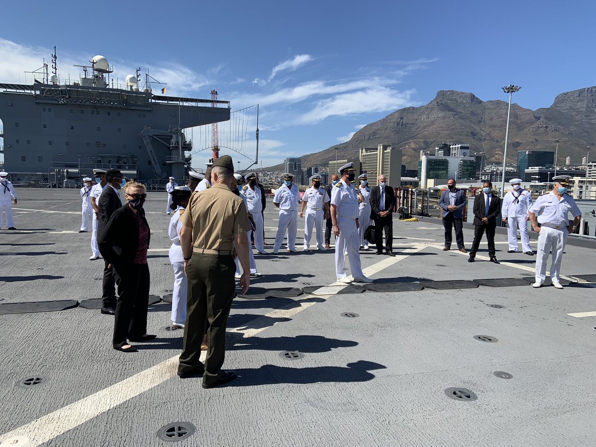 Welcoming @SANDF_ZA partners aboard #USSHershelWoodyWilliams in beautiful Cape Town. Excellent maintenance capability & growing multilateral interoperability. Thank you for your hospitality #SouthAfrica! 🇿🇦 🇺🇸 @USNavyEurope @USAfricaCommand @StateDeptPM @USEmbassySA