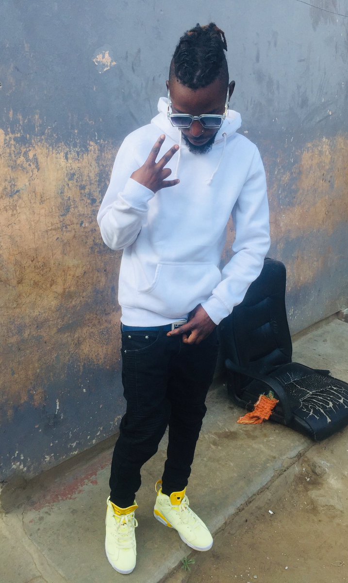 Pampih28_'s tweet photo. Ghetto drip lord https://t.co/hwAIBLPK2r