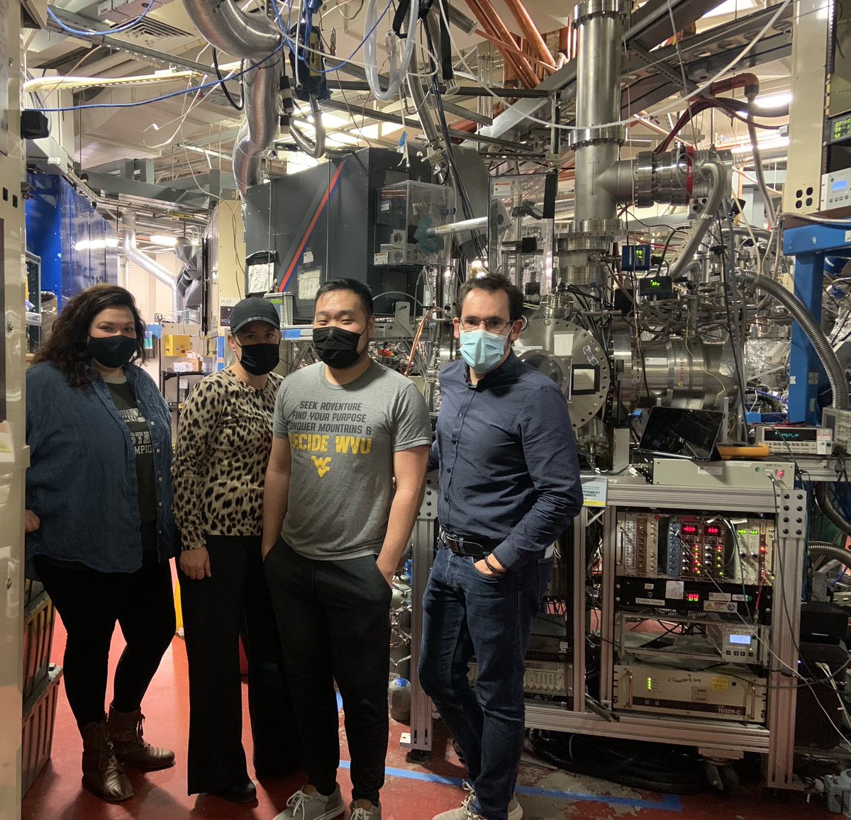 GoulayLab's tweet photo. The team (late at night)  #advlightsource https://t.co/tnMFyUL6tF