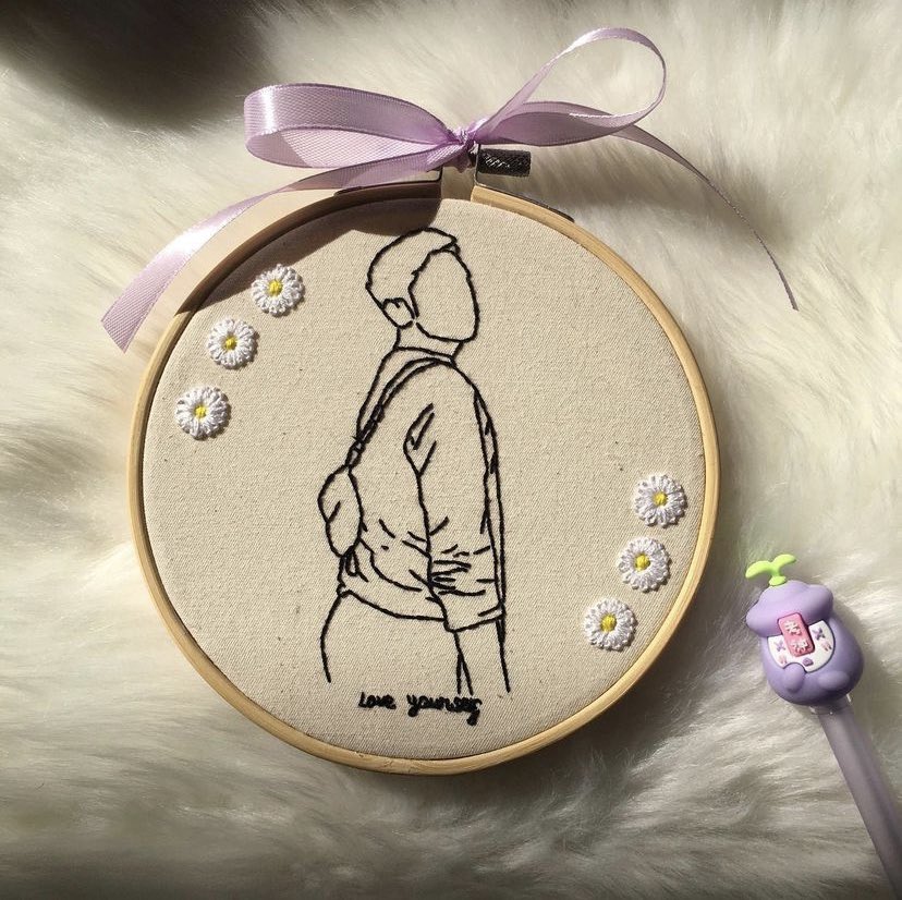 i_embroid's tweet photo. Give space to the ✨main character✨ 
.
Thankyou for your order dear🤍 
#giftidea #giftbox #malaysia #embroidery #hoop # https://t.co/HlwiTihScw