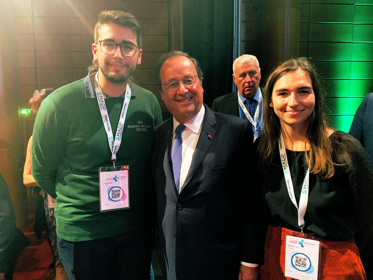 AxelBdoux's tweet photo. Hier au @CNDPharmaciens , @Clara_ANEPF et moi-même avons eu l’honneur d’échanger avec le Président @fhollande.

Conscient de l’urgence climatique, il lui semble essentiel de sensibiliser les futurs #pharmaciens aux enjeux de la #transition #ecologique https://t.co/mPQKpSBN9y