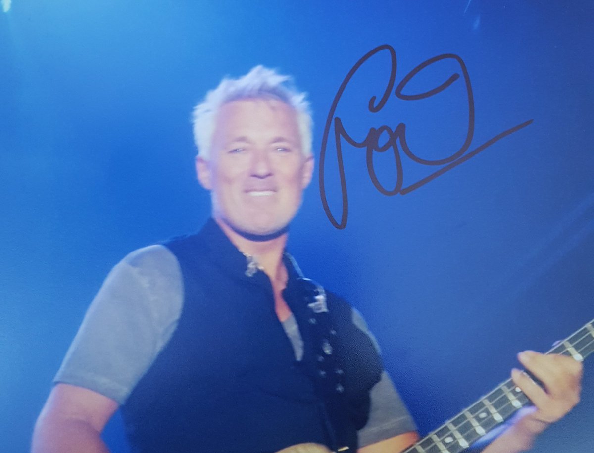 kjd2404's tweet photo. @realmartinkemp Wishing you a very happy 6️⃣0️⃣th birthday! 
Have a fantastic day!! xxx
🥂🎂🎁😘 https://t.co/FPzizhhnTR