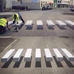 これは凄いトリックアート!減速効果を狙った3D横断歩道!