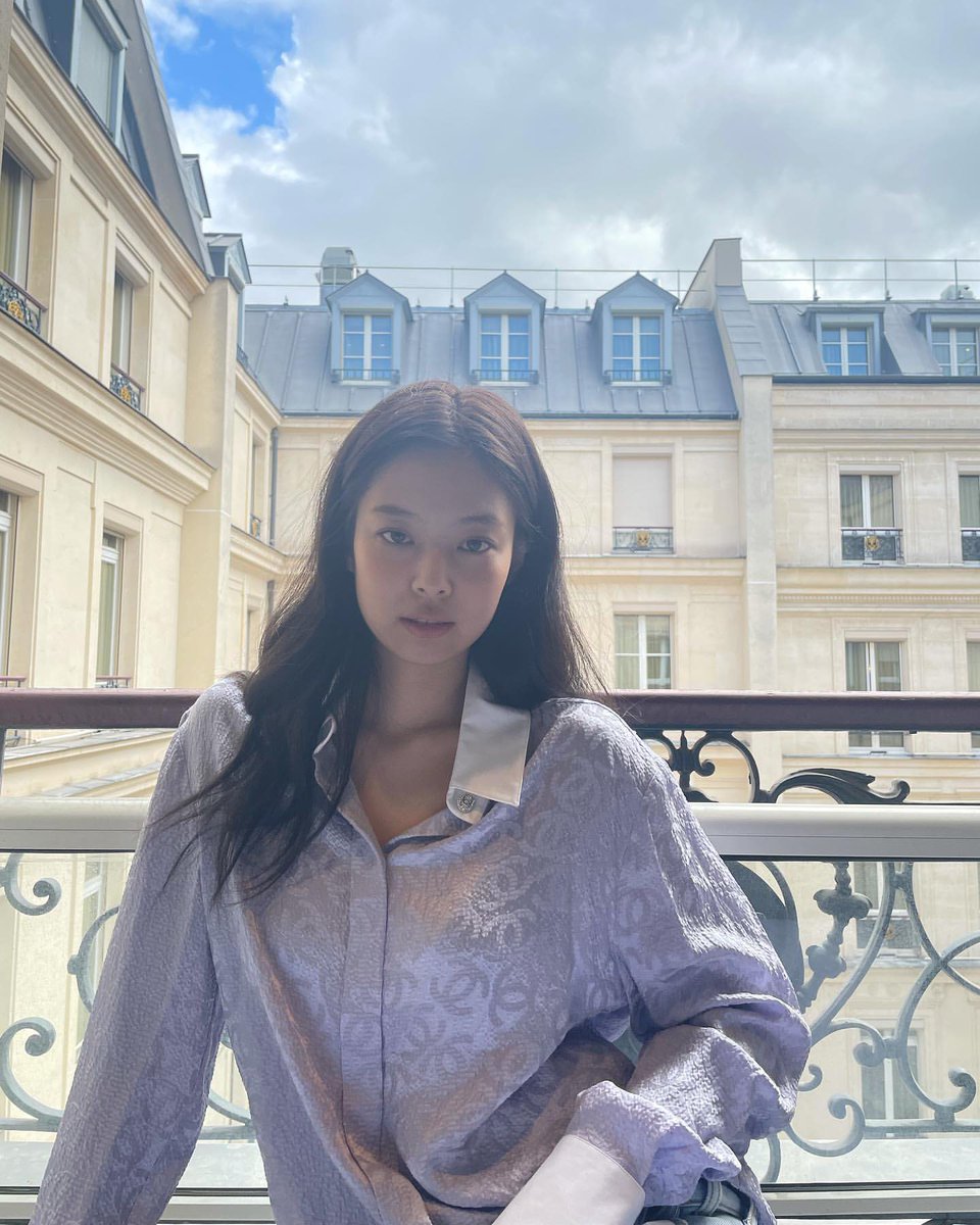 blackpinkbabo's tweet photo. Jennie IG update ❤️ @Blackpink 

‘☁️☁️☁️’

#JENNIE #제니 #BLACKPINK https://t.co/hSUN5VbJyW