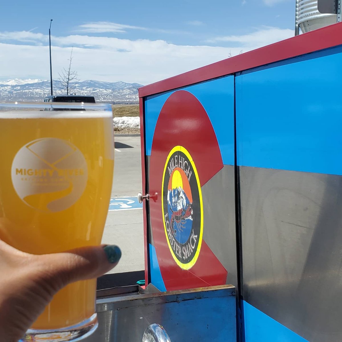 SUNDAY. SUNDAY, SUNDAY!!! Mighty River Brewing! Come enjoy a mouthwatering lobster roll! End the weekend on a high note ... a Mile High note.

#northerncolorado #windsoreats #findyourriver  #highnotes #lobsterandbrews #supportlocal #deliciousness
