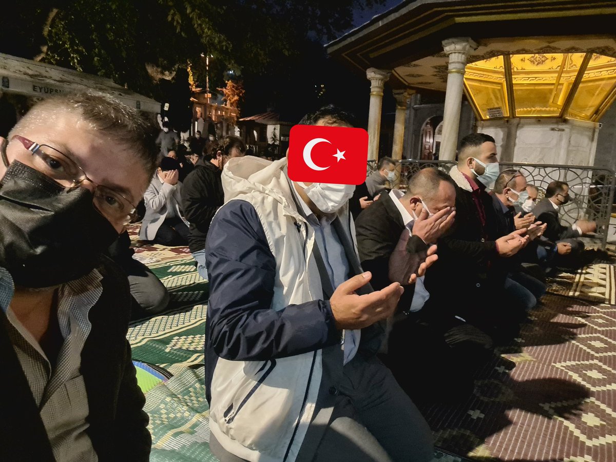 bedrinahmedi's tweet photo. Elimde tüfenk, gönlümde iman,

Dileğim ikidir: Din ile vatan...

Ocağım ordu, büyüğüm Sultan,

Sultan'a imdad eyle Yarabbi!

Ömrünü müzdad eyle Yarabbi!

Minareler süngü, kubbeler miğfer,

Camiler kışlamız, müminler asker,

Bu ilahi ordu dinimi bekler,

Allahu Ekber, Allahu Ekber https://t.co/zNcx01ZisP