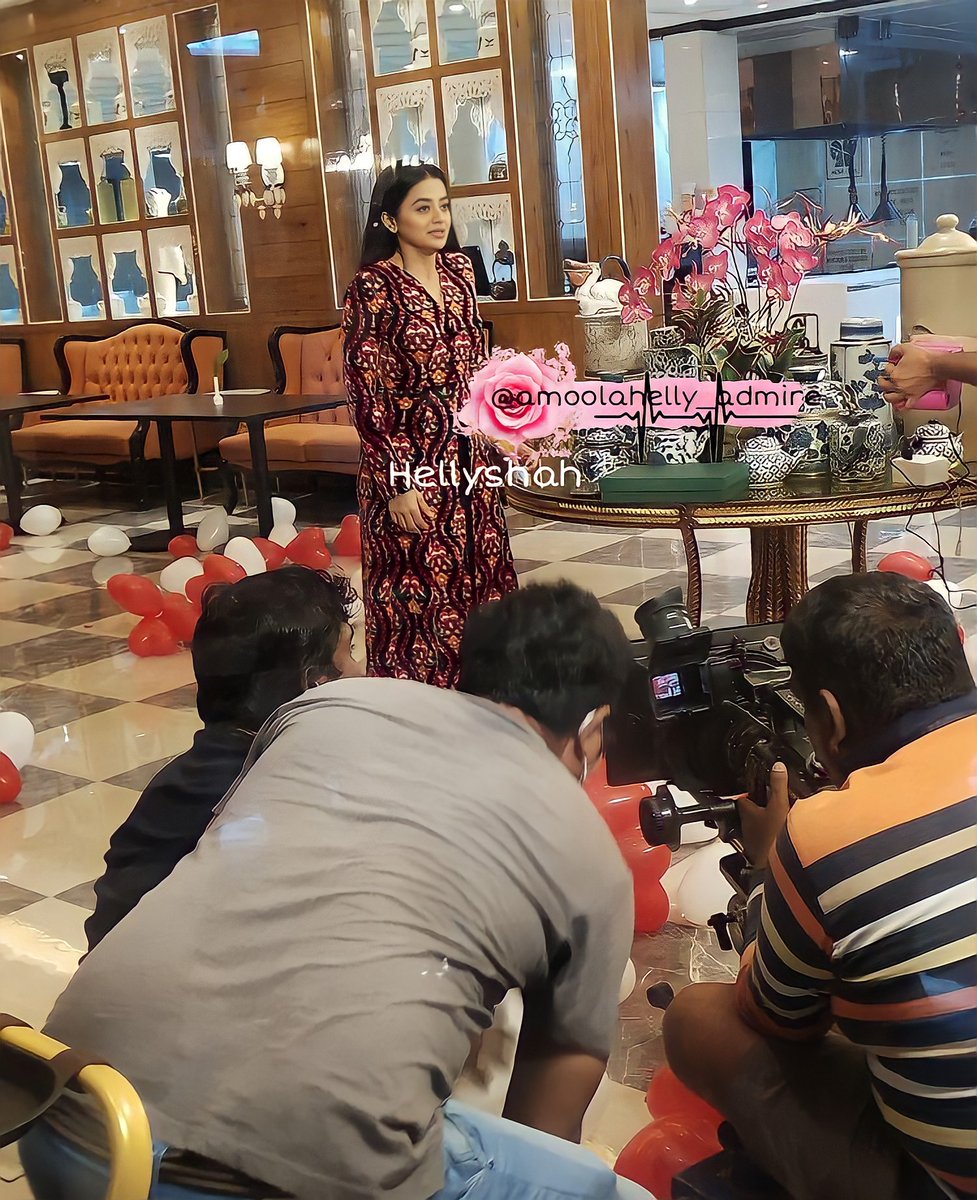 pkaur0414's tweet photo. Riddhima vansh rai singhania
Behind the scenes from IMMJ2 ❤️
#HellyShah #HellyHearts #hellykelog #riddhima 
@HellyAmola @OfficialHelly7 https://t.co/hT1kD14MV0