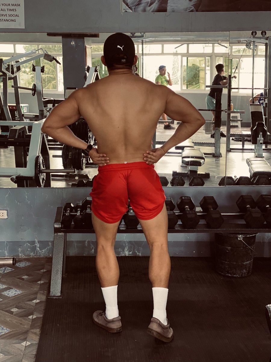 Vilhm95's tweet photo. Flexing my back if its enough for a model.🔥🧢#gymlife https://t.co/tia4PddE3s
