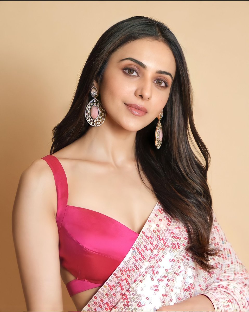 Rakulpsfc's tweet photo. @Rakulpreet happy birthday sweetheart 🤗❤️❤️❤️
Queen ❤️❤️🤗 https://t.co/TzsWiVqVb9