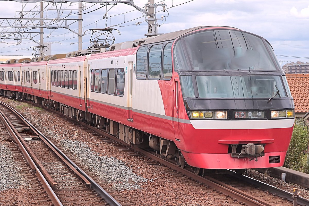 waku0913's tweet photo. 名鉄電車です🚋♪
名古屋本線の東枇杷島駅ホームで
撮り鉄に化けてきました~🤗
10月10日13時08分~28分の撮影。
#電車 #名鉄 #東枇杷島駅 #3315F #2207F #1011F #キリトリセカイ #ファインダー越の私の世界 #写真好きな人と繫がりたい #写真を撮るのが好きな人と繋がりたい https://t.co/DmPAUOlYFJ