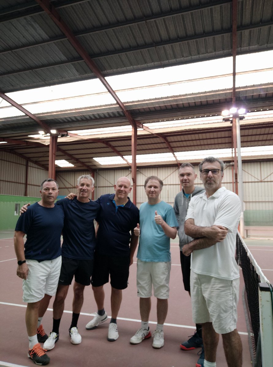 TcPondi's tweet photo. 🏆 Championnat Hommes +45 

Pour cette dernière journée, nos joueurs s’inclinent sur le score de 4-0 🎾 

Ils se sont bien battus pour tenter de renverser la tendance, le tout dans une très bonne ambiance avec leurs adversaires du jour 🤝

Un grand merci au Tc Guidel ✊🏼
#tcpondi https://t.co/qU1ozBbzhL