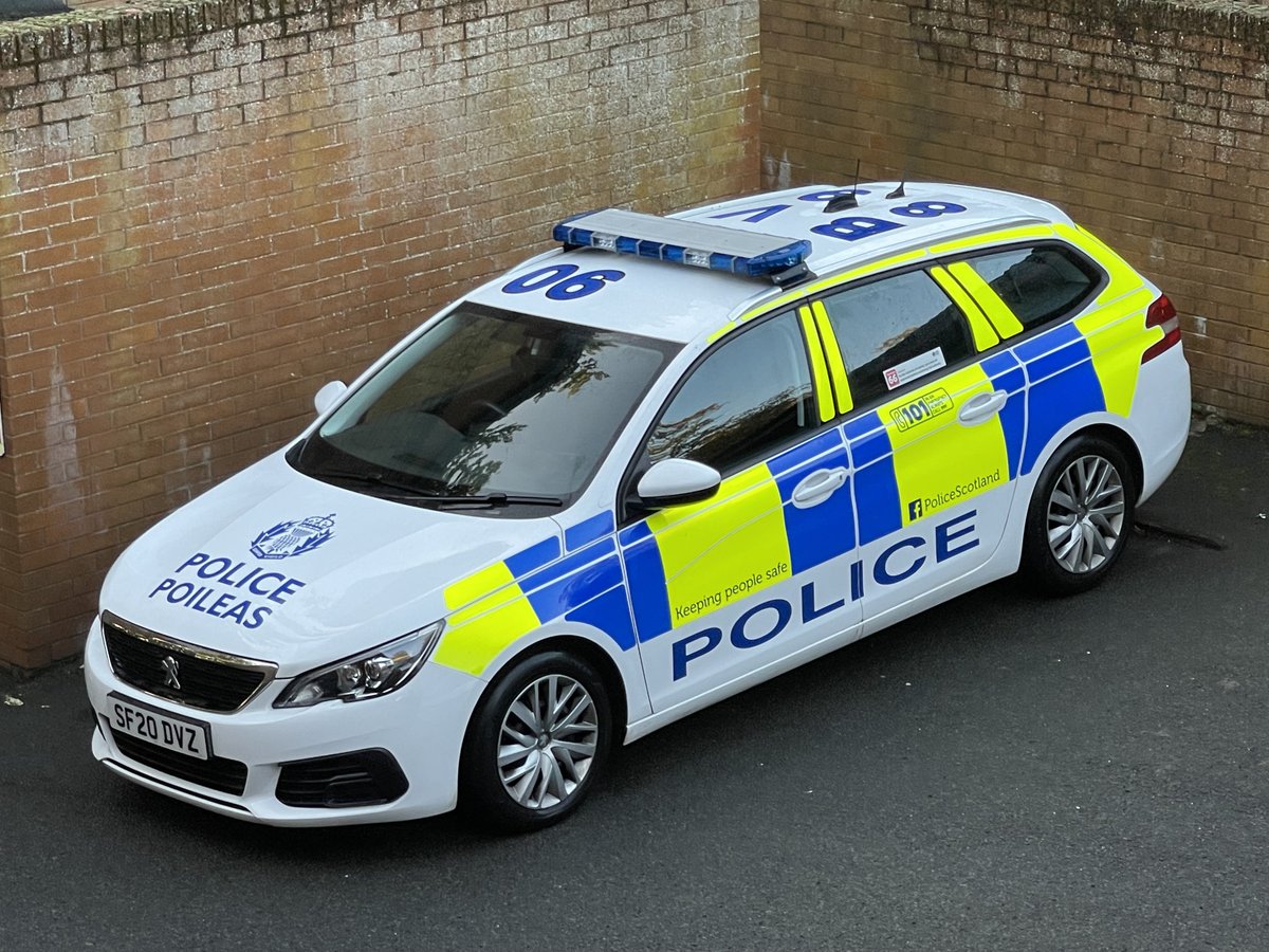 PSOSSWFife's tweet photo. Morning 👋. A few calls attended on the day shift already today, including a road traffic collision in #Rosyth. Just getting through #VehicleCheckSunday as well 👇

🚔 tyres checked
🚨 lights and sirens tested
📋 equipment checklist complete
💧 screen wash topped up
🧽 cleaned https://t.co/ws7zwMjXTq