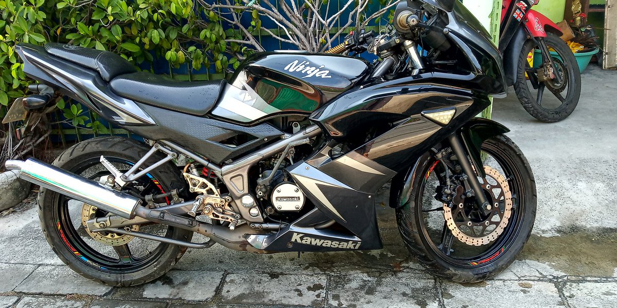 rahadian's tweet photo. Kawasaki ninja RR 150 thn 2012 pajak off 3 tahun....nego halus yah https://t.co/sdvbAxsWNY