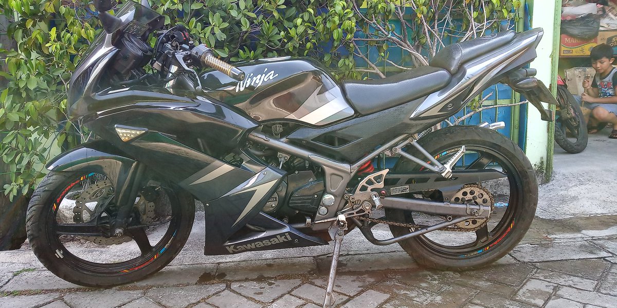 rahadian's tweet photo. Kawasaki ninja RR 150 thn 2012 pajak off 3 tahun....nego halus yah https://t.co/sdvbAxsWNY