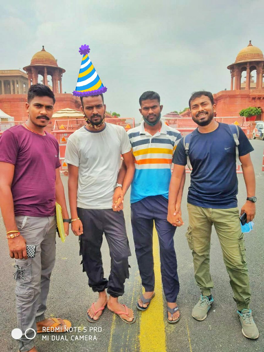 Vishallandge199's tweet photo. ऐ खुदा, मेरे यार का दामन खुशियों से सजा दे,
उसके #जन्मदिन पर उसकी कोई रज़ा दे,
दर पर आऊंगा तेरे मैं हर साल,
की उसको गिले की कोई वजह न दे..
#SSCGD2018 #ssc_gd_2018_warriors https://t.co/wO5NyJKNuL