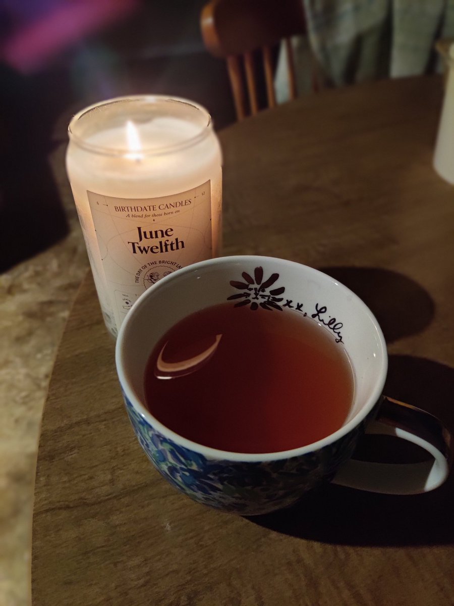 Emiikayla's tweet photo. There's nothing quite like a hot cup of chamomile tea by candlelight to help you get ready for bed 🥰
.
.
#moreteaplease #chamomiletea #tea #peacful #happiness #mindfulness #selfcare #wellness https://t.co/Bw9A0lNl9D