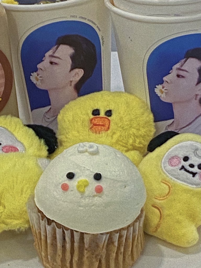 meoooow13's tweet photo. 컵케이쿠 보고 기절햇다네요 • •
쏘오오오오 큐티 ( ᵒ̴̶̷̥́ 8 ᵒ̴̶̷̣̥̀ ) 

@parkjamjam_kr https://t.co/OemLnuuam1