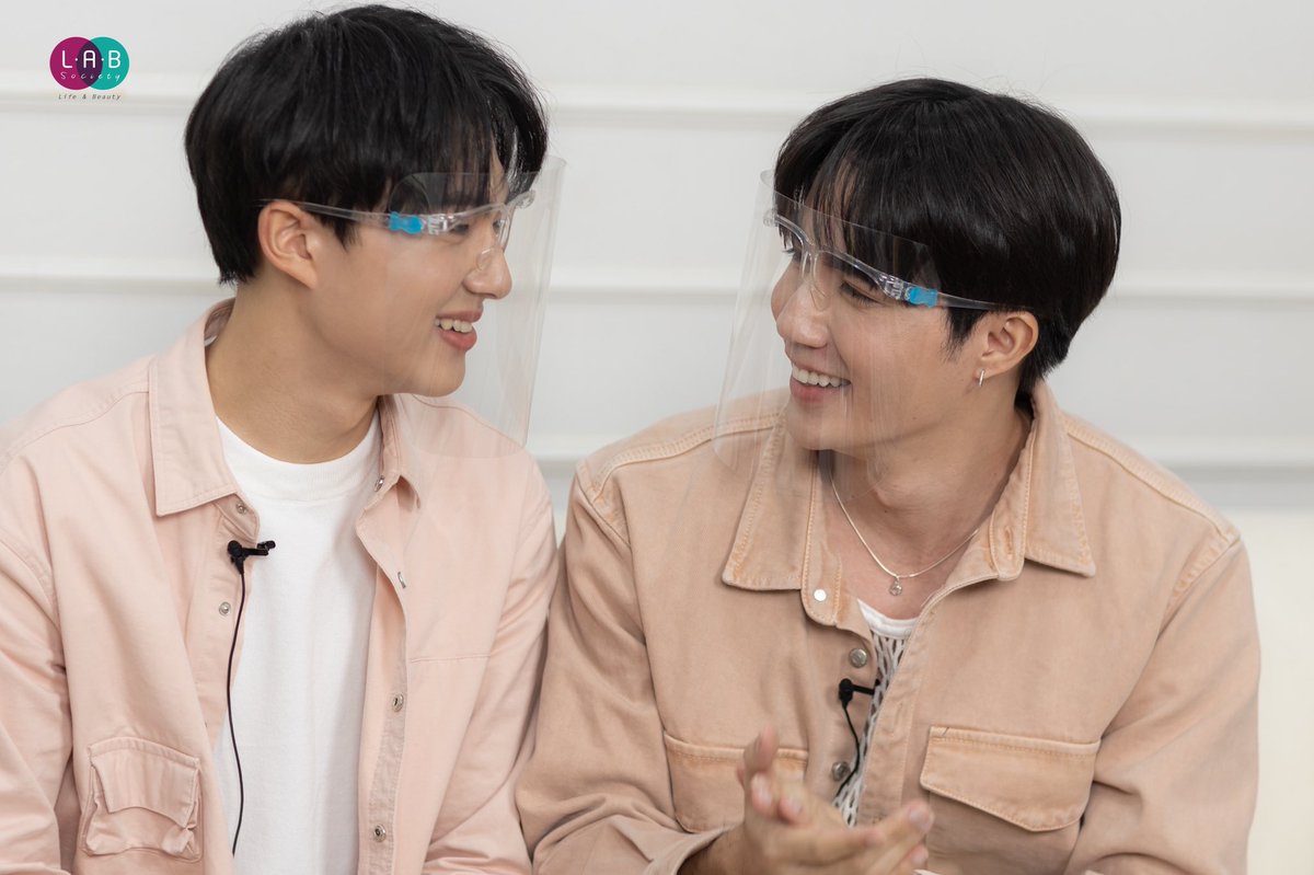 LABSocietyTH's tweet image. เบื้องหลังความน่ารักจากงาน ZeeNuNew Heart Made Exclusive Live By LAB Society ขอบคุณ ซีนุนิว และแฟนคลับทุกๆท่านมากๆนะคะ

📸  facebook.com/24464646270628…

#LABSocietyLiveZeeNuNew #ZeeNuNew #ซีนุนิว #LABSocietythailand