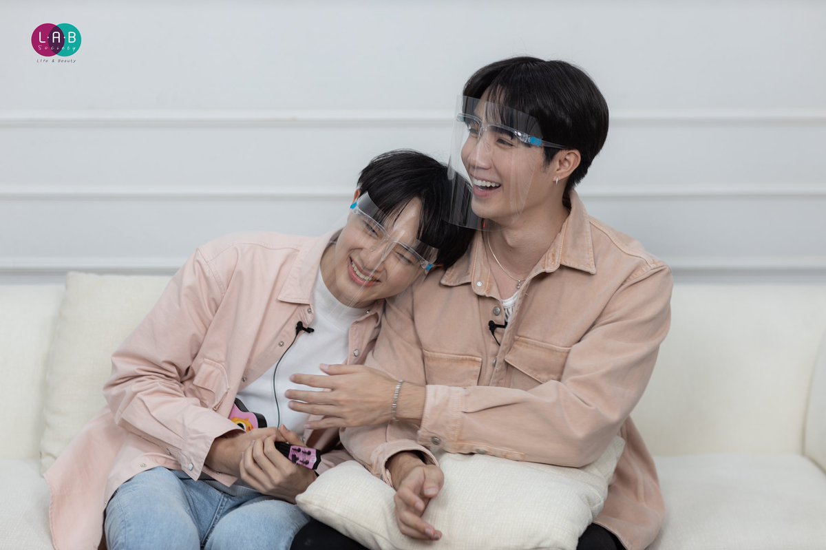 LABSocietyTH's tweet image. เบื้องหลังความน่ารักจากงาน ZeeNuNew Heart Made Exclusive Live By LAB Society ขอบคุณ ซีนุนิว และแฟนคลับทุกๆท่านมากๆนะคะ

📸  facebook.com/24464646270628…

#LABSocietyLiveZeeNuNew #ZeeNuNew #ซีนุนิว #LABSocietythailand