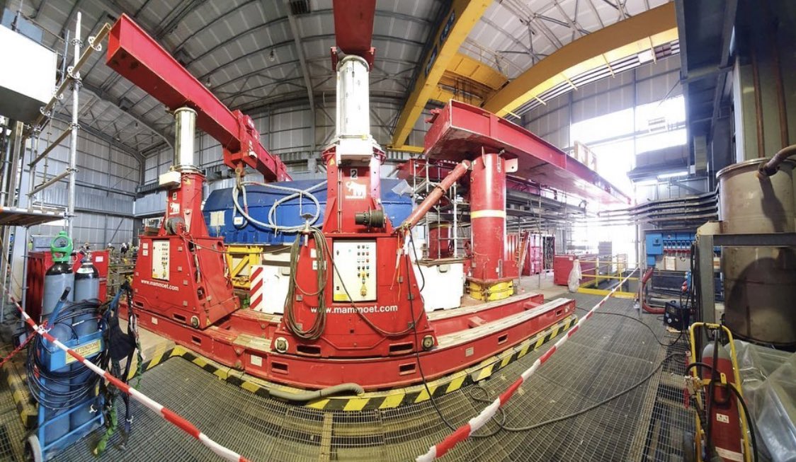 HeavyLiftHQ_'s tweet photo. Mammoet Heavy Lift Operations.
#SPMT #Gantry #HeavyEngineering #SkidTrack #HydraulicCylinders #LiftAndLock #Engineering #TemporaryWorks https://t.co/WK4rroeqTQ