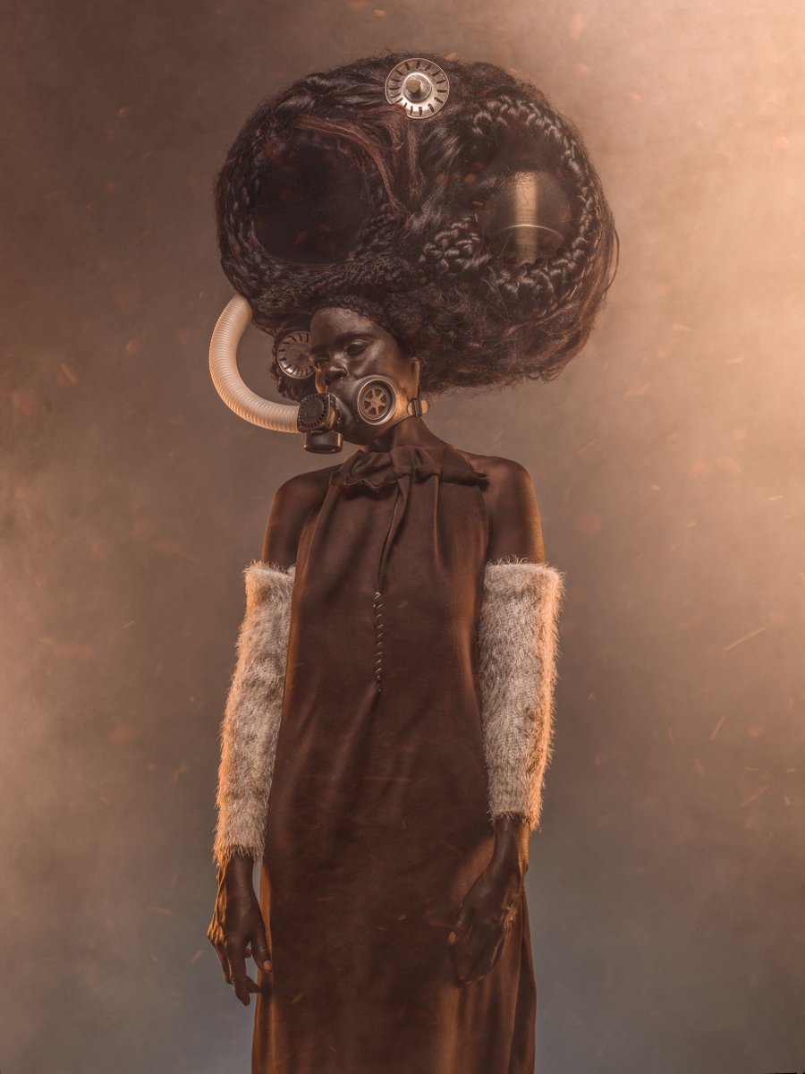 <a href="/K24Tv/">K24 TV</a> The women's leader, Bobo, would twist a map into her locked hair, a map that was used to navigate the caves that their husbands (Mau Mau generals) would stay in to hide from the British colonial forces. 

"The Kipipiri women"
Art by Osborne Macharia bit.ly/3oVyfLY