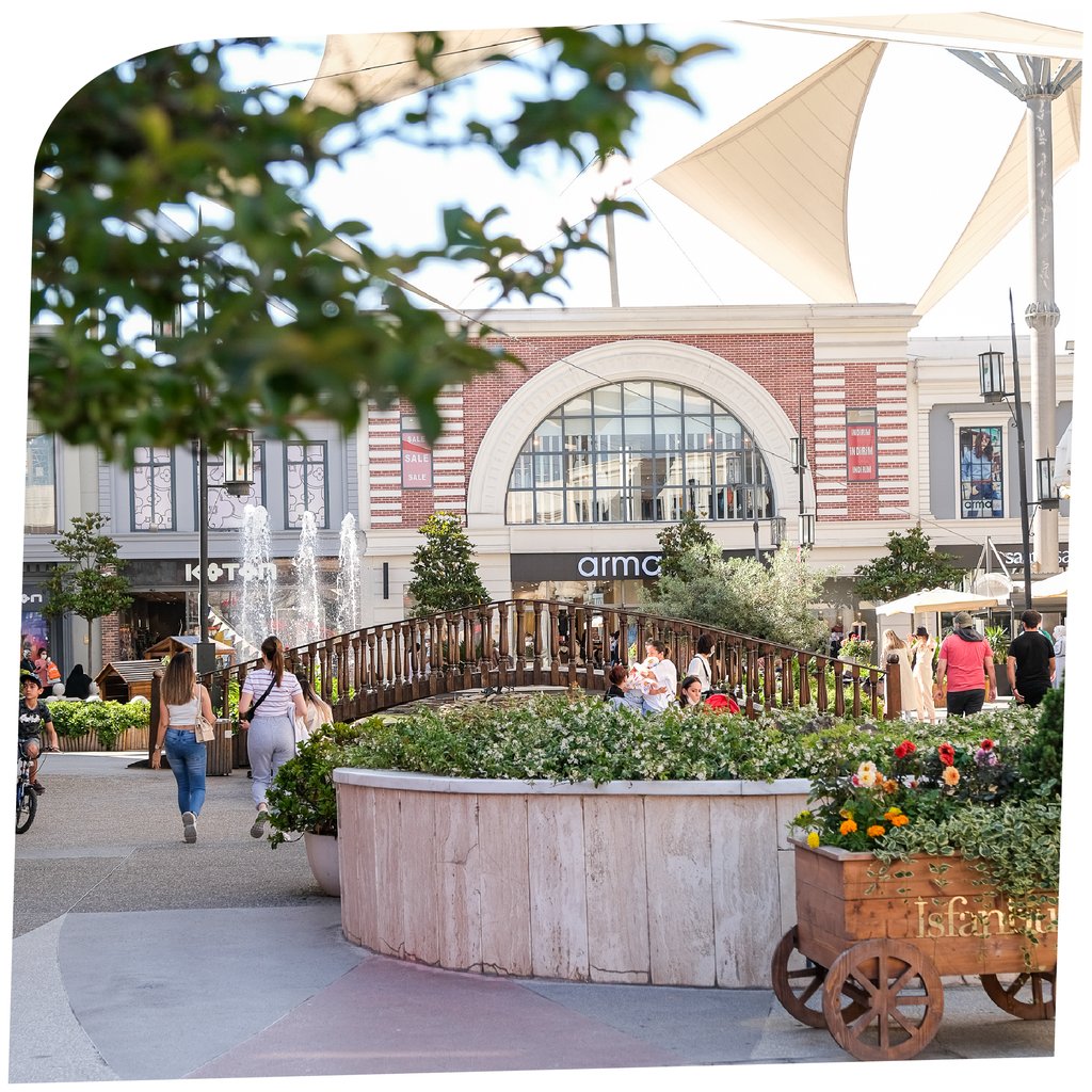 Bu güzel günün keyfini İsfanbul Caddeleri’nde temiz havada gezerek çıkarmaya ne dersiniz? 
⠀
#İsfanbulAlışverişCaddeleri