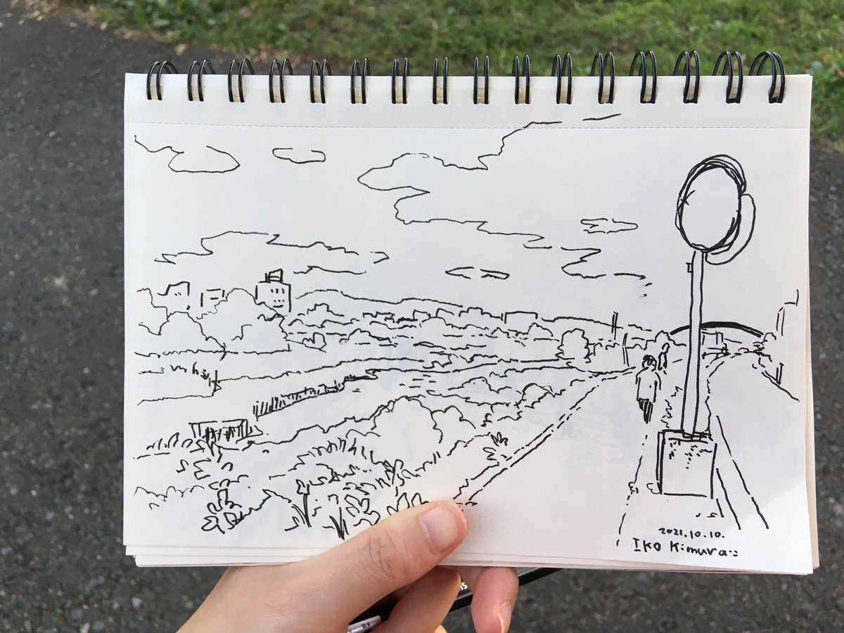 多摩川沿い。メッチャ風吹いてるなか立って描いてるので線がいつも以上にグラグラ。川と緑のとことの描きわけ難しいなー。一枚目とかどこが川か分からん。 