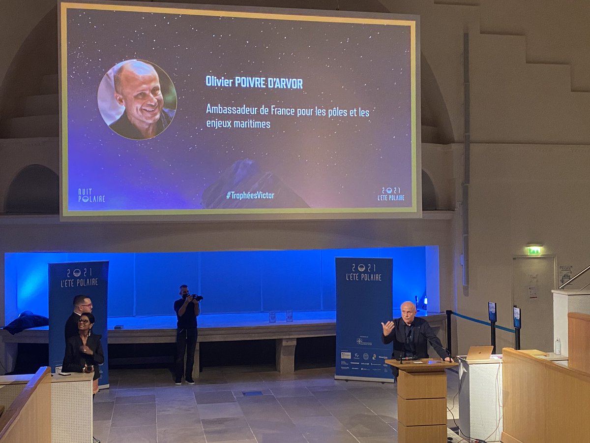 La manifestation Été polaire 2021 dont @ENSM était partenaire vient de s’achever par la Nuit polaire au Muséum nationale d’Histoires naturelles. Ce fut l’occasion de voir le magnifique film de <a href="/stephanedugast/">Stéphane Dugast</a> «Odyssées Blanches» sur l’histoire des expéditions polaires françaises.