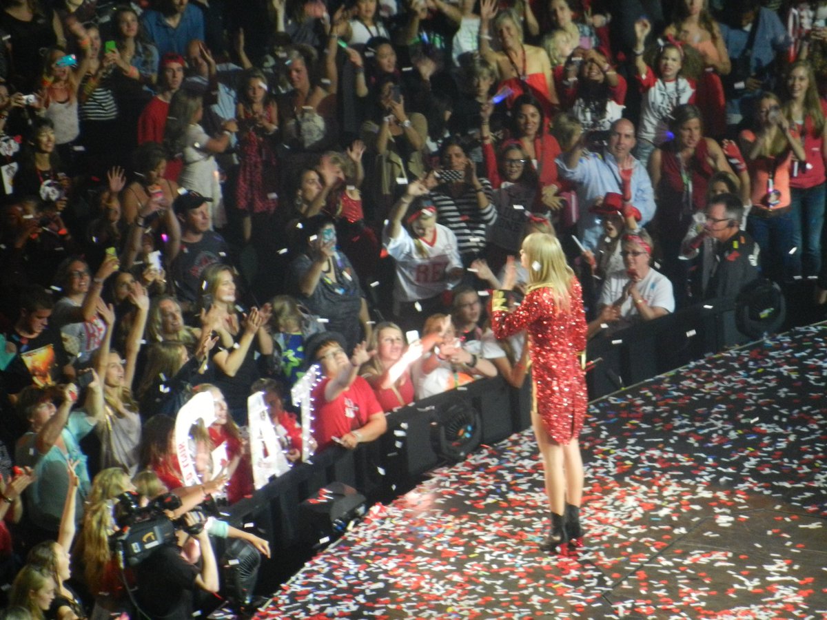 alltooalicia's tweet photo. #TheRedTour. That’s it. That’s the tweet. I miss it and I can’t wait for #RedTaylorsVersion ❤️❤️❤️❤️ https://t.co/sKSKNxcYxT