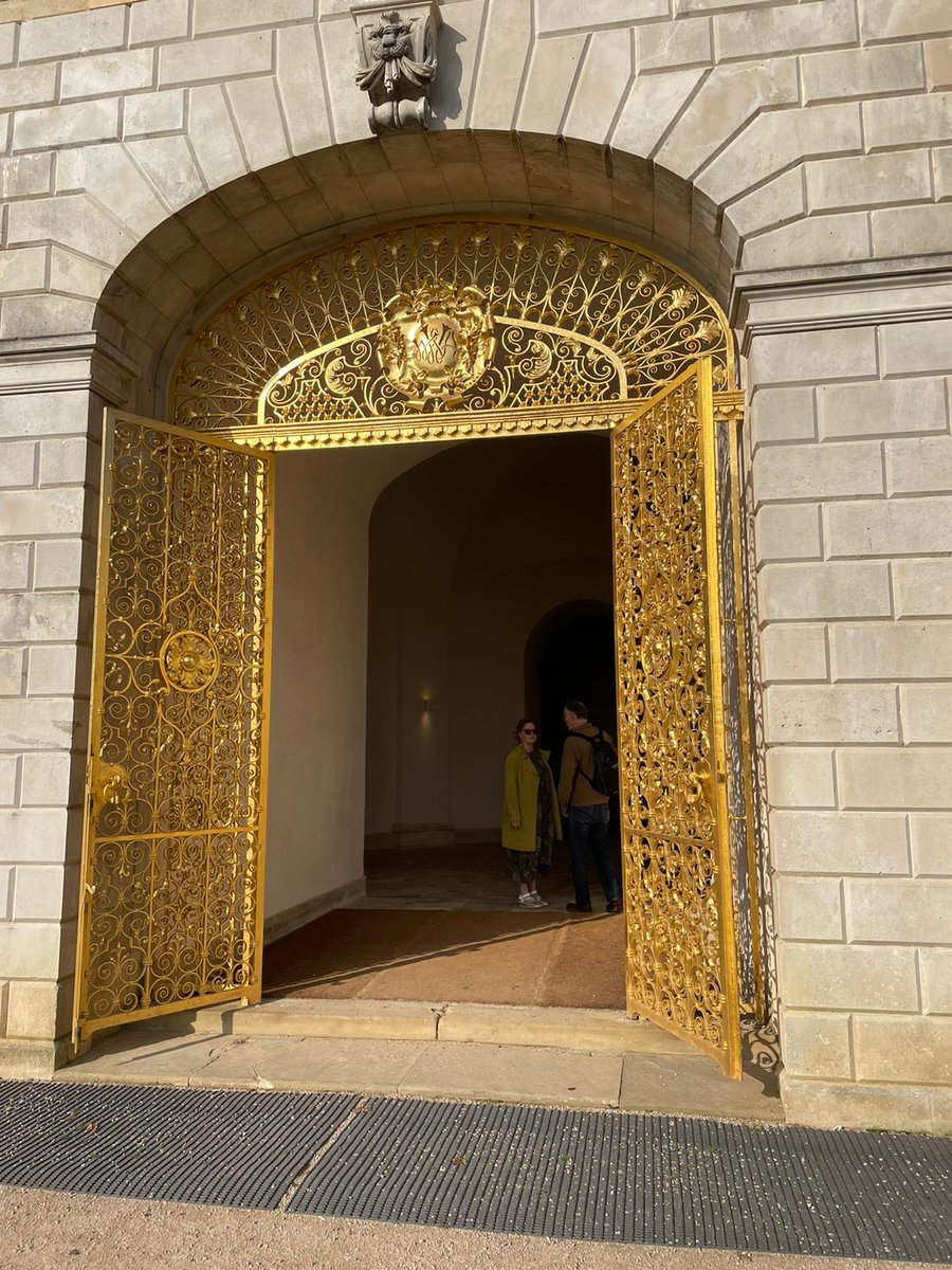 Another fine example for the #gateporn gallery