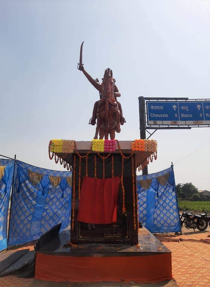 rajput_of_india's tweet photo. वीर भूमि कलायत(कैथल) मिहिरभोज जी की विशालकाय प्रतिमा अनावरण..

संपूर्ण वंश परिचय के साथ स��्राट मिहिरभोज प्रतिहार के स्वम् के द्वारा 
लिखवाई गयी..#सागरताल(ग्वालियर)प्रशस्ति.. 
देवनागरी ��नुवाद के साथ...
#RajputSamratMihirbhojPratihar https://t.co/2mkHtdrq4O