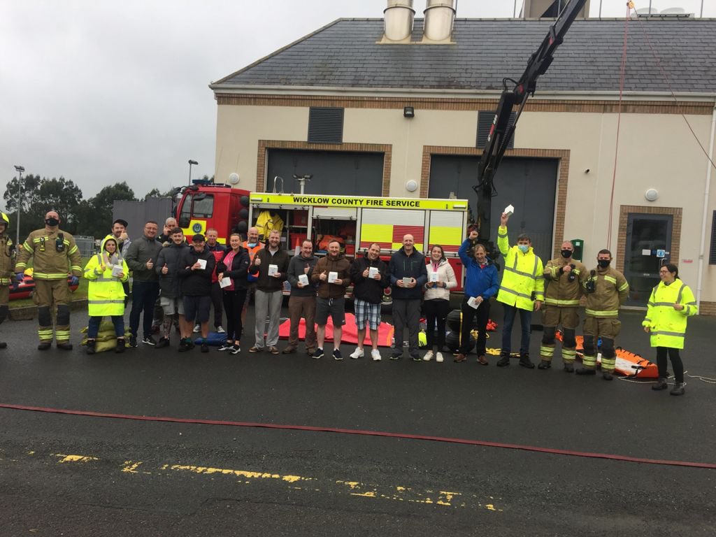 Having completed a fire safety talk and demonstration in #Arklow the local crew showed basic CPR techniques and equipment available at incidents
#FireSafetyIRE #21FSW #SmokeAlarmsSaveLives #STOPfire
housing.gov.ie/sites/default/…