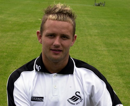 Happy Birthday to legend Lee Trundle Skills:          Barnet: 