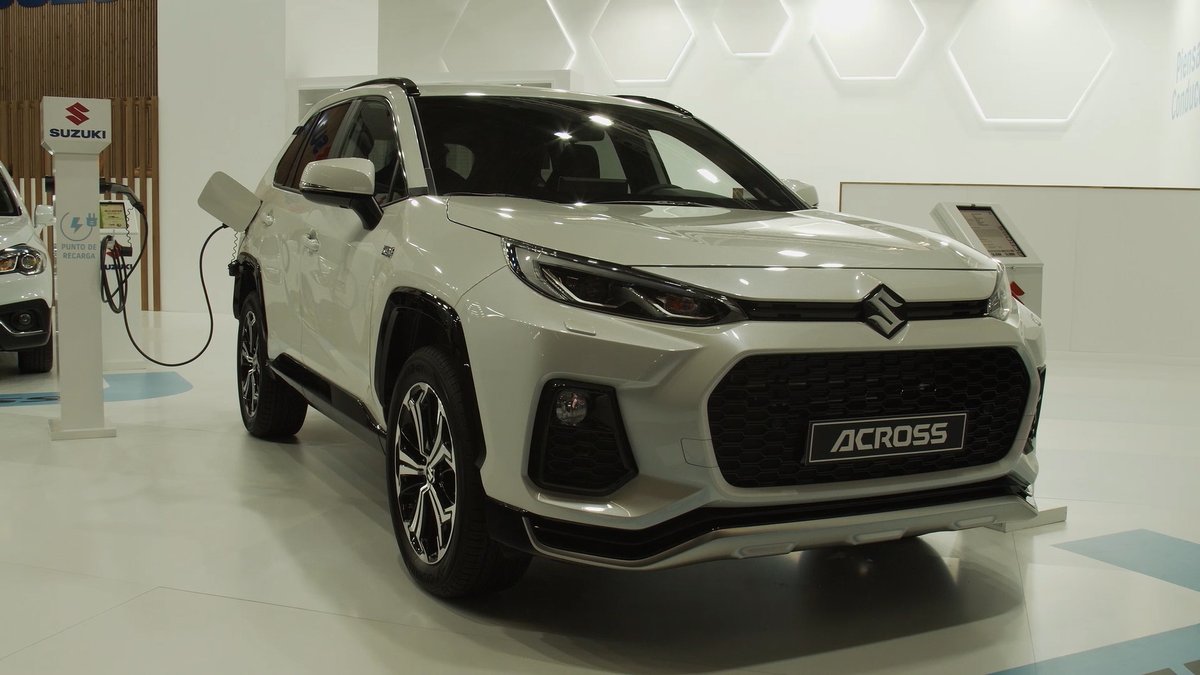 CCubicos's tweet photo. También pudimos ver a @SuzukiIberica en el @automobilebcn con su nuevo #Accross y su motor híbrido enchufable, el #Swace con su sistema híbrido autorrecargable y el #Vitara con tecnología microhíbrida.
@juanlopezfrade @puntalproduc #CCúbicos274 https://t.co/eB7Z7e5nr7