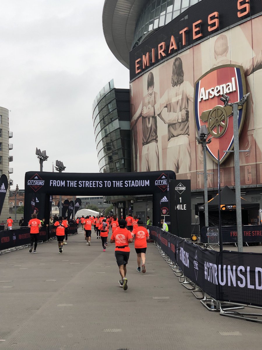 jonesy040669's tweet photo. Waiting for my 10:30 start watching the 9:15 wave do rheir thing #adidascityrun https://t.co/uN0VjpltnG