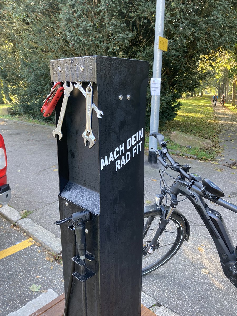 OpeningPoster's tweet photo. Pop Up Radstelle in Pforzheim. Nette Idee ...#fahrrad #fahrradalltag #fahrradfahren https://t.co/N9QBmOkTc6
