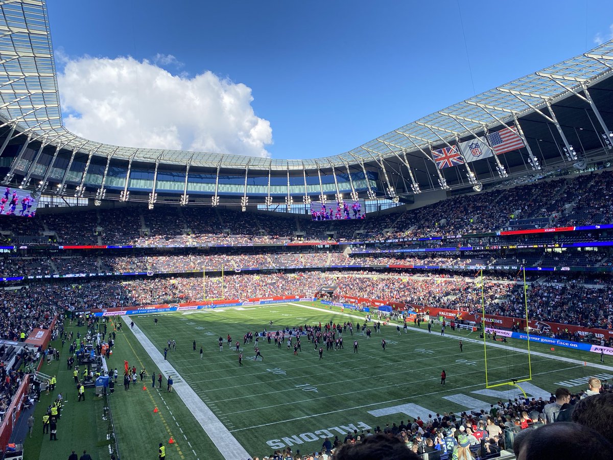 Tom_Ashurst's tweet photo. @AtlantaFalcons @SpursOfficial @SpursStadium @NFLUK In the stands 😎 #dirtybirds https://t.co/KvqI1t48l8