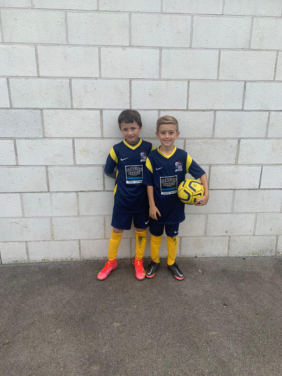HaltonU7s's tweet photo. A classic game if 2 halfs today, we started off slow but picked up our pace well done both teams.
Mom was oscar and Steven well done boys 👏⚽️ https://t.co/vYrnEWFKeN