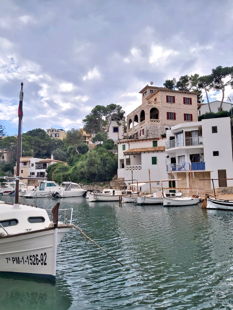 theislandbeyond's tweet photo. 🕙11📍Cala Figuera | The last stop of our blog trip is this beautiful fishermen village. Looks like out of a fairytale! 🥰💙 #visitcalador #somdemallorca #visitsantanyi #balearestb @santanyitourism @somdemallorca @ajsantanyi @balearestb https://t.co/CpKXtdUDCN