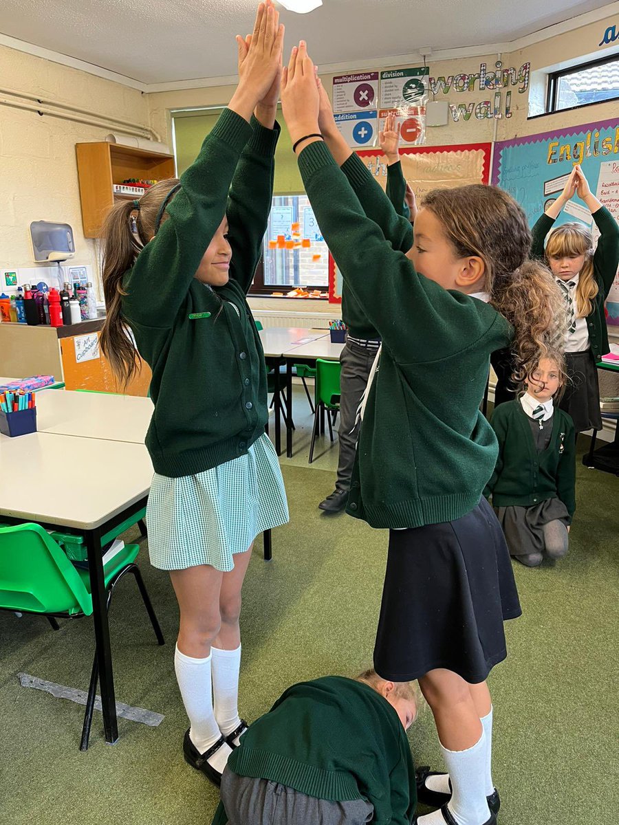 stokenchurchps's tweet photo. Y4 are enjoying reading The Legend of Podkin One-Ear and explored creating a Warren and ‘Starclaw’ through drama. They are loving it!😊👂🏼🐰👍🏼👋🏼💚
@kmlarwood @amywhelan18812 https://t.co/qtylSv4GPG