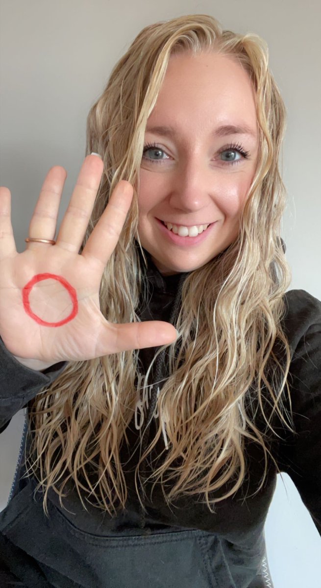 Dimence's tweet image. Vandaag op World Mental Health Day deelden wij quotes van een aantal van onze ervaringsdeskundigen en zorgprofessionals met ervaringsdeskundigheid. Zo ook Kirsten, die door haar ADD soms in ingewikkelde situaties beland. Ze schreef er een blog over: dimence.nl/blog/ikbenopen