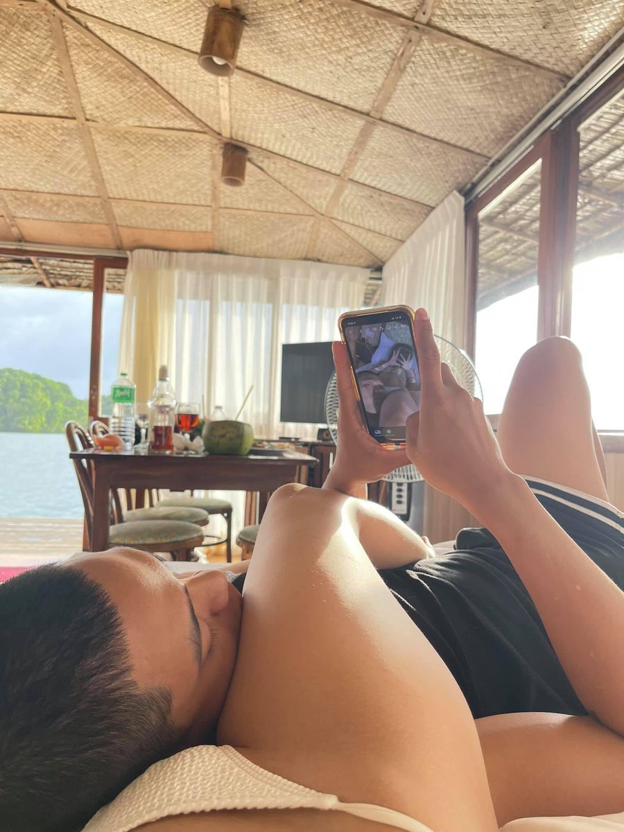 imchasingdreamz's tweet photo. we could of woke up like this on vacation. https://t.co/mWDs29V897