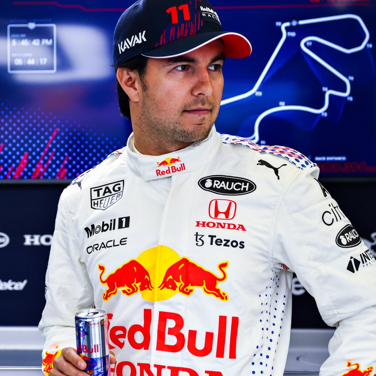 InvictosSomos's tweet photo. ¡¡PODIO DE CHECO PÉREZ!! ¡¡A HUEVO!! El piloto mexicano finalizó 3º en el #TurkishGP, consumando su tercer podio con Red Bull. Cómo aguantó a Hamiltón, cómo rebasó a Leclerc. CARRERÓN. https://t.co/VsP7xCf5GH